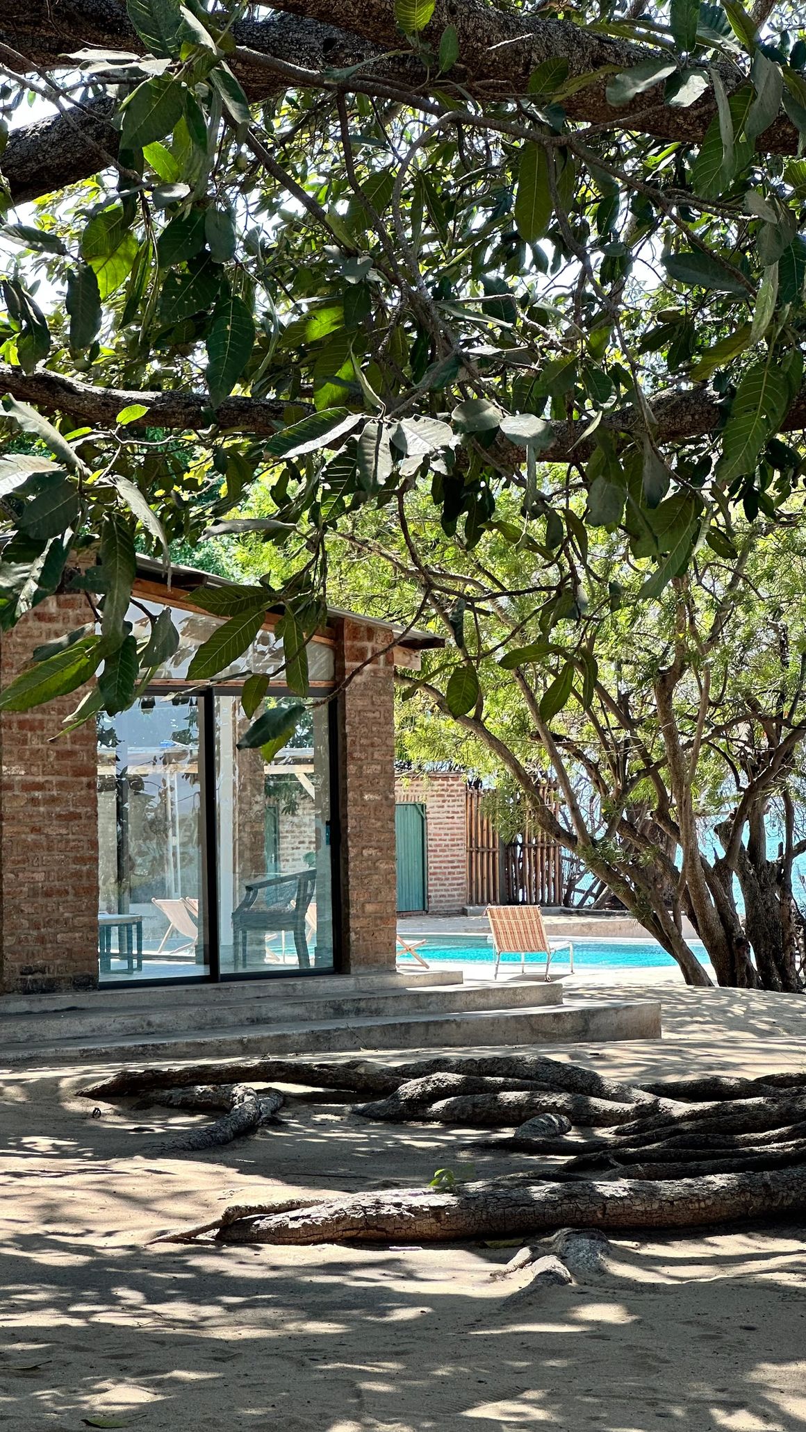 Conforzi Lake House, lakeshore photograph 10
